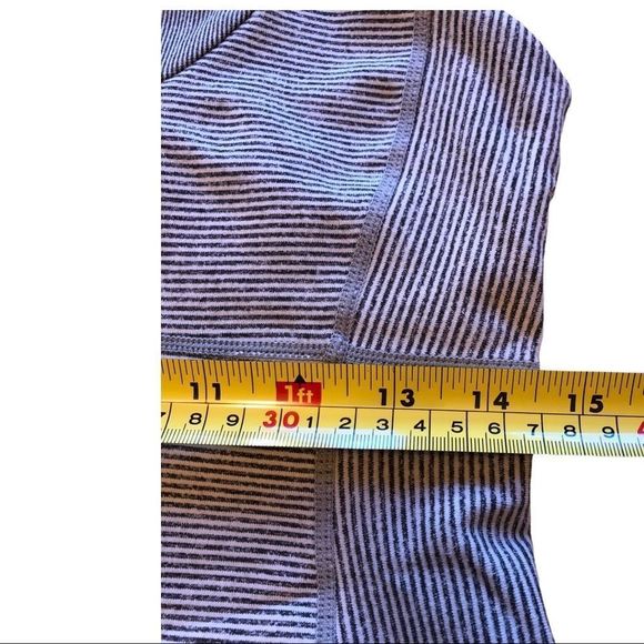 Lululemon Scoop Neck Tank - Picture 6 of 6